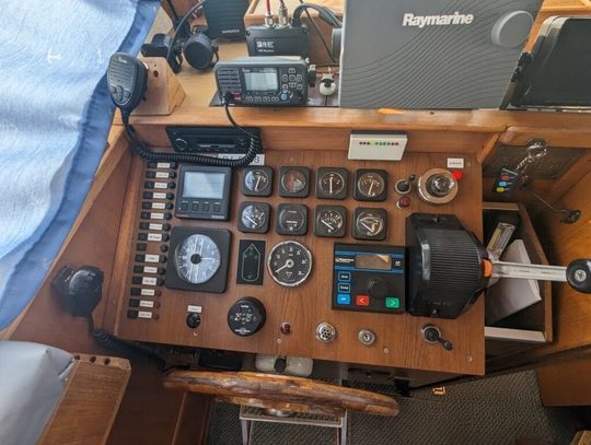 Instrumententafel am Innensteuerstand