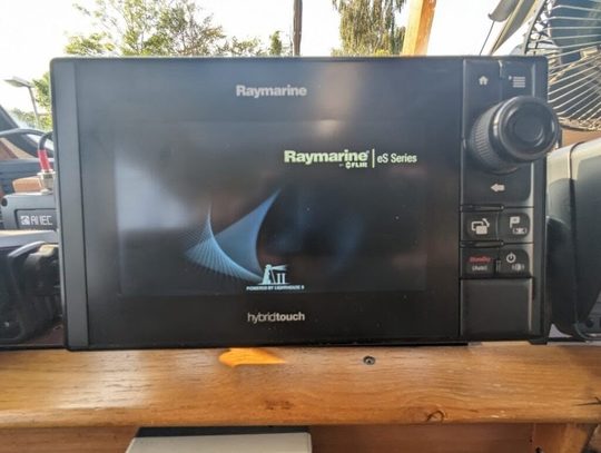 Kartenplotter am Steuerstand